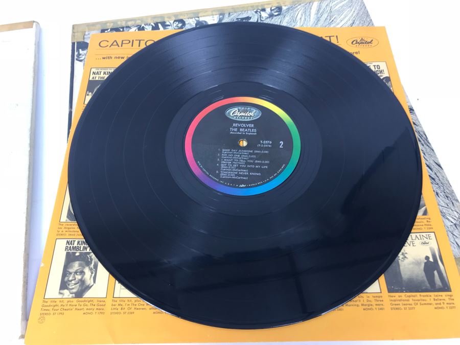 JUST ADDED - (2) Beatles Vinyl Records: The White Album (0731305) And Revolver [Photo 22]