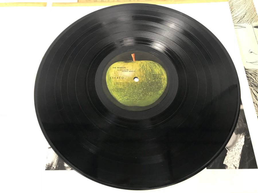 JUST ADDED - (2) Beatles Vinyl Records: The White Album (0731305) And Revolver [Photo 7]