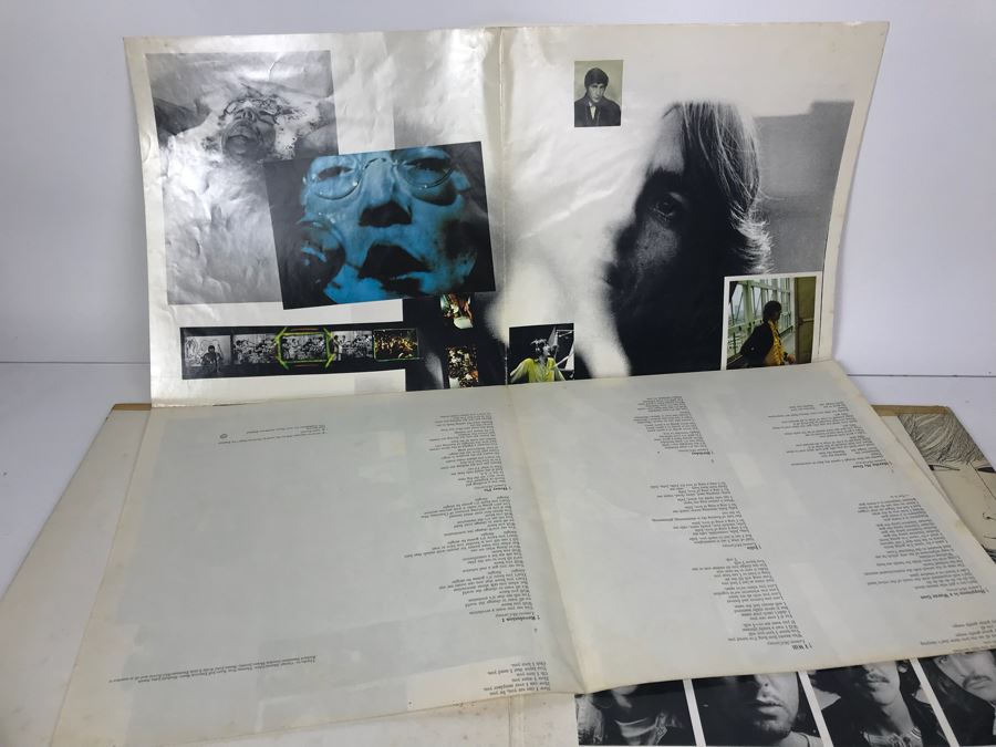 JUST ADDED - (2) Beatles Vinyl Records: The White Album (0731305) And Revolver [Photo 5]