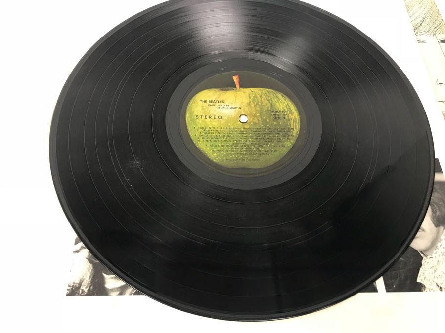 JUST ADDED - (2) Beatles Vinyl Records: The White Album (0731305) And Revolver [Photo 15]