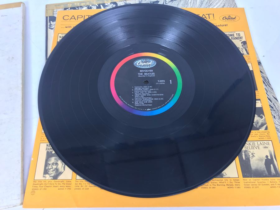 JUST ADDED - (2) Beatles Vinyl Records: The White Album (0731305) And Revolver [Photo 20]