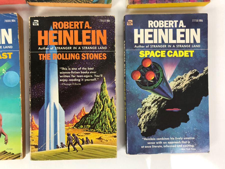 (12) Vintage Paperback Books By Robert A. Heinlein [Photo 5]
