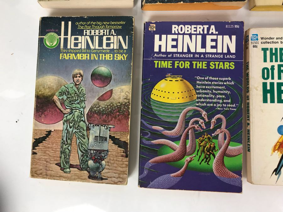 (12) Vintage Paperback Books By Robert A. Heinlein [Photo 7]