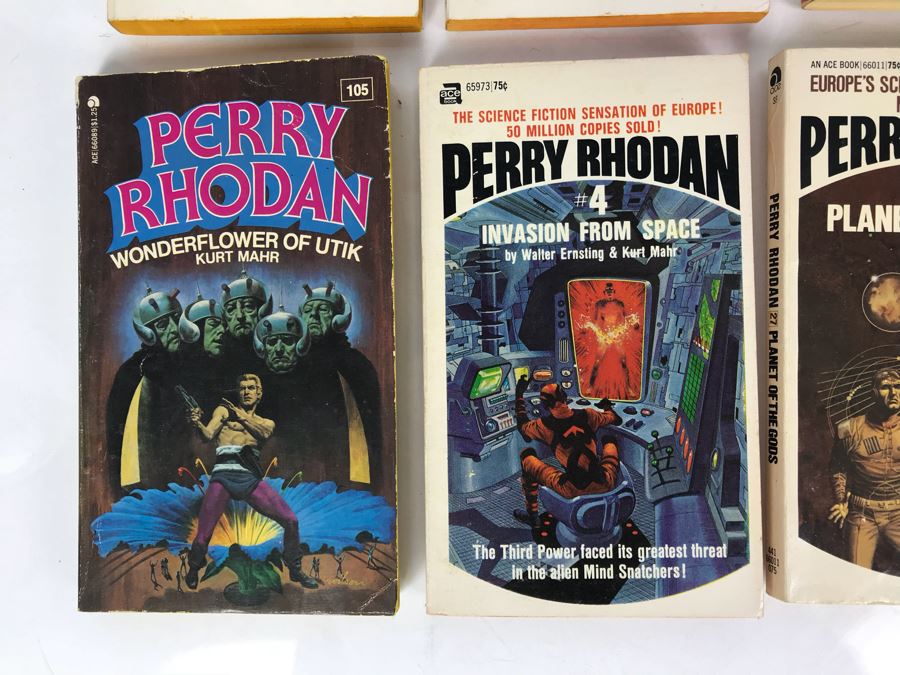 (12) Paperback Books By Perry Rhodan [Photo 7]
