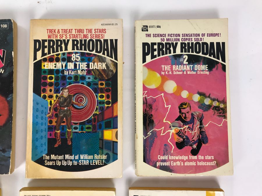 (12) Paperback Books By Perry Rhodan [Photo 4]