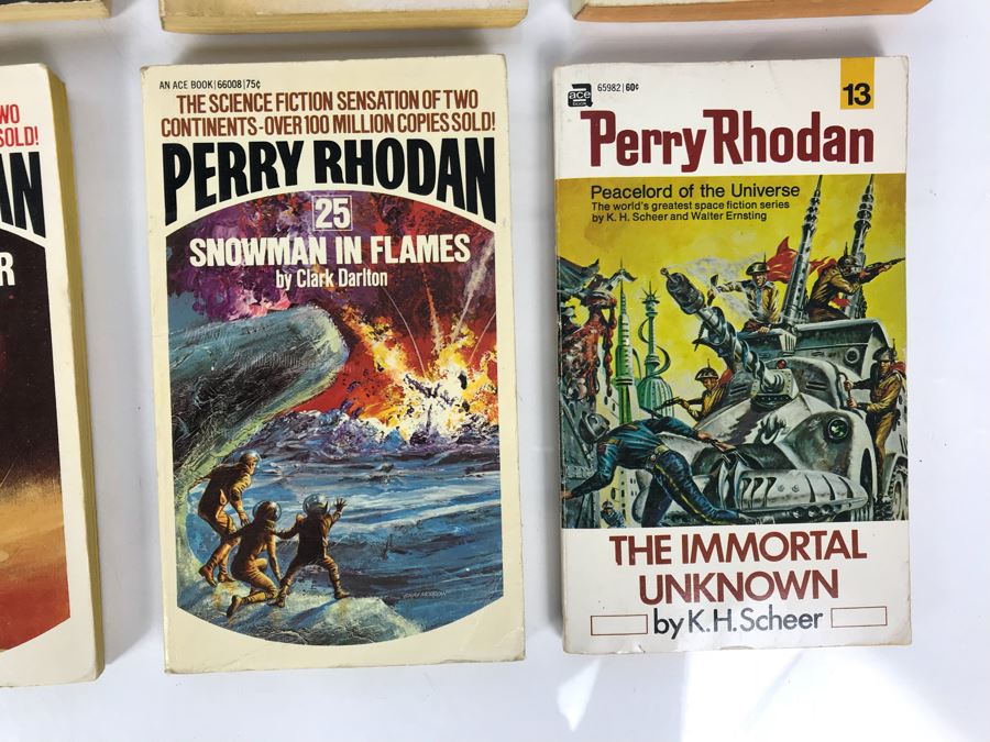 (12) Paperback Books By Perry Rhodan [Photo 5]