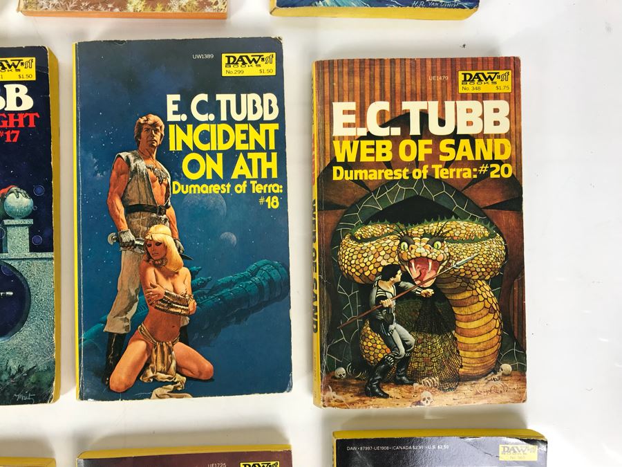 (18) Paperback Books By E. C. Tubb [Photo 7]