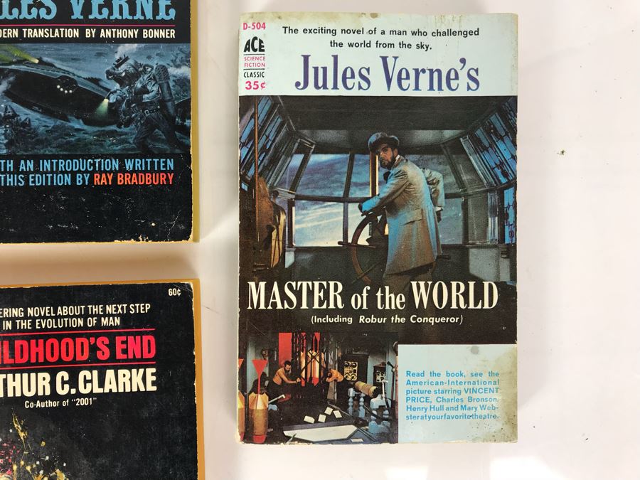 Paperback Books By Arthur C. Clarke And Jules Verne [Photo 4]