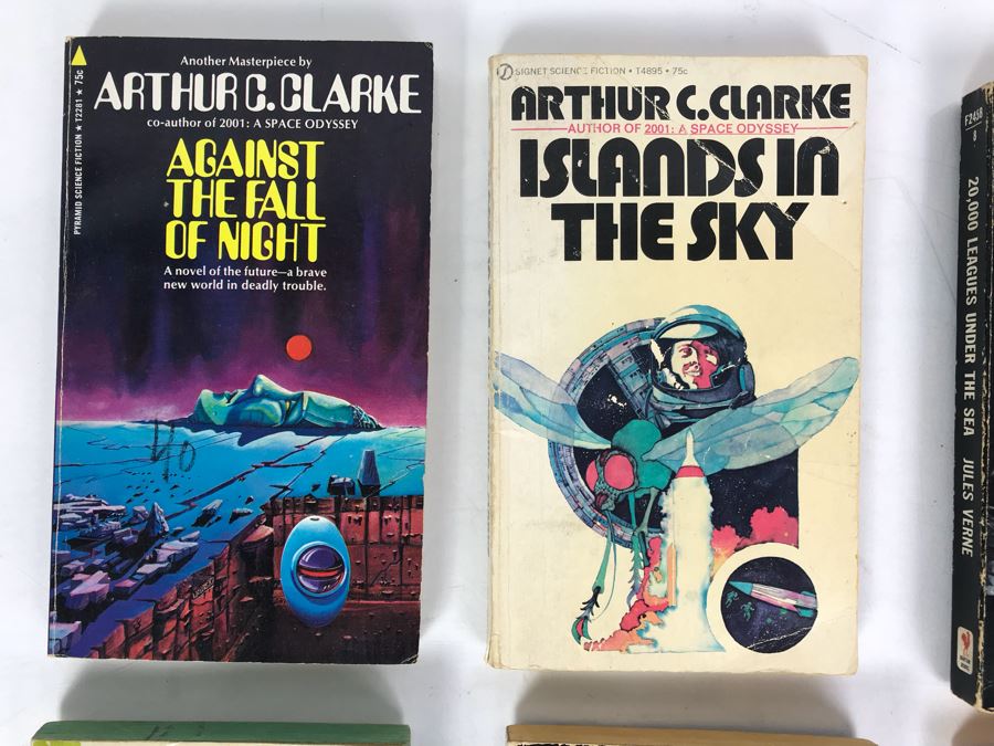 Paperback Books By Arthur C. Clarke And Jules Verne [Photo 2]