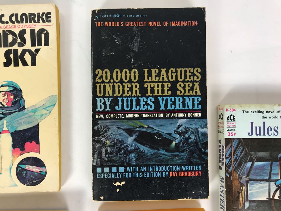 Paperback Books By Arthur C. Clarke And Jules Verne [Photo 3]