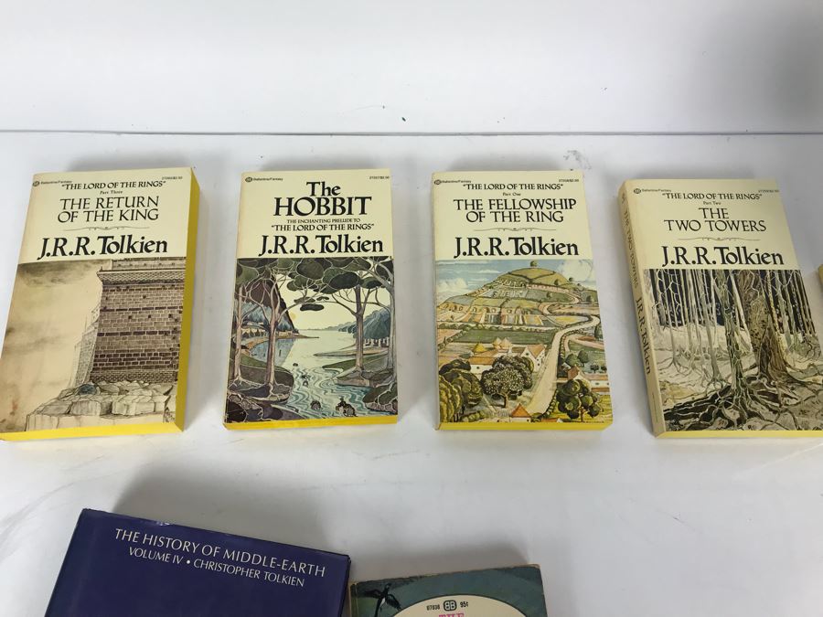 J. R. R. Tolkien Paperback Book Set Which Includes 'The Hobbit' And 'The Fellowship Of The Ring', Paperback Book 'The Tolkien Reader' And 'The Shaping Of Middle-Earth' [Photo 5]