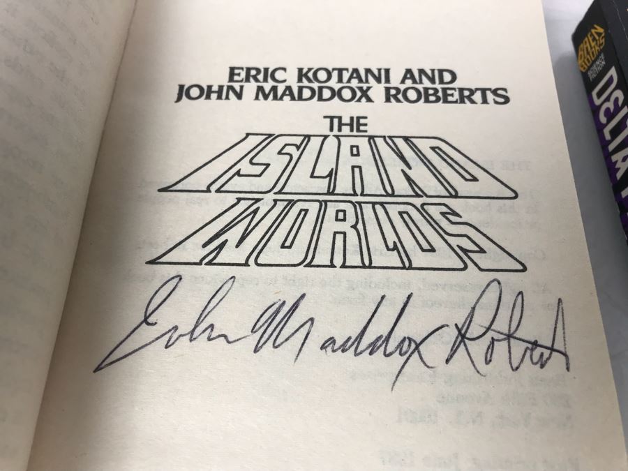 (8) Paperback Books By John Maddox Roberts - (4) Books Are Signed By John Maddox Roberts [Photo 8]