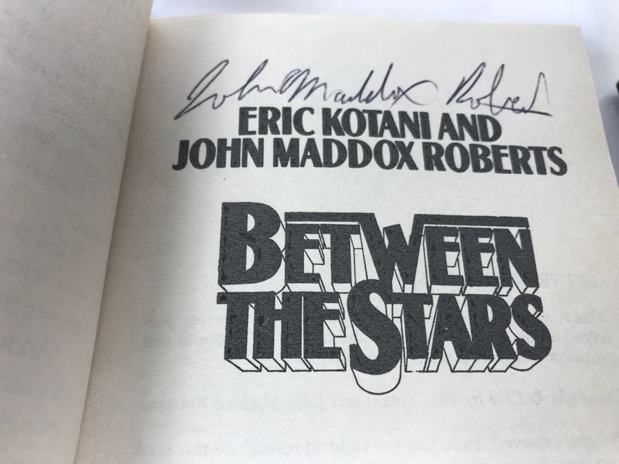 (8) Paperback Books By John Maddox Roberts - (4) Books Are Signed By John Maddox Roberts [Photo 10]