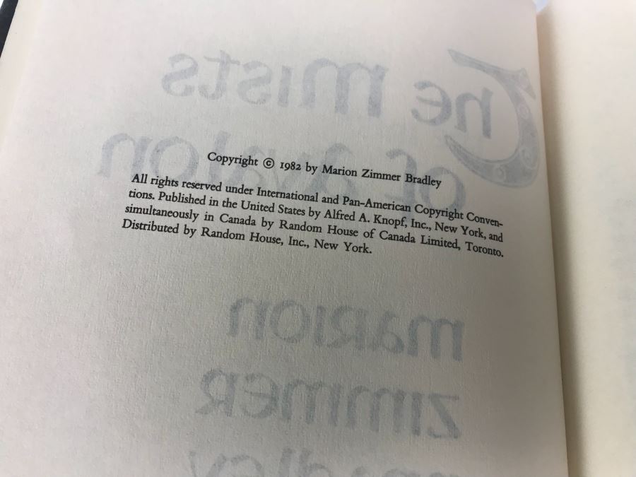 (2) Hardcover Books And (2) Paperback Books By Marion Zimmer Bradley [Photo 9]