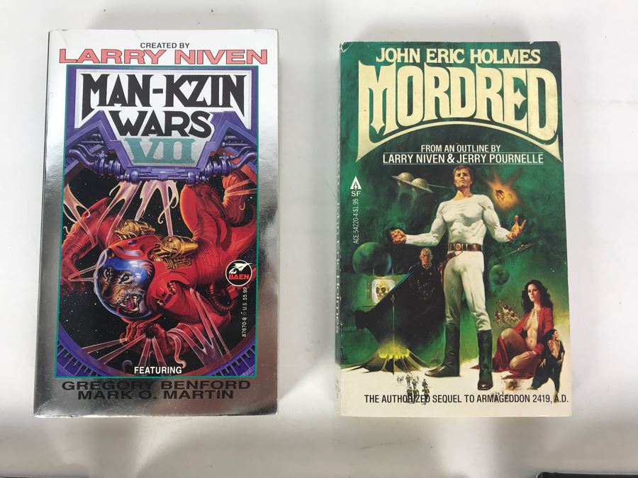 (3) First Printing Hardcover Books And (2) Paperback Books By Larry Niven [Photo 5]