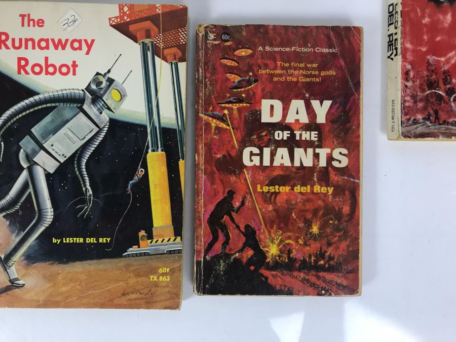 Collection Of Vintage Science Fiction Paperback Books And First Edition Hardcover Book 'Early Del Rey: Lester Del Rey' By Lester Del Rey [Photo 4]