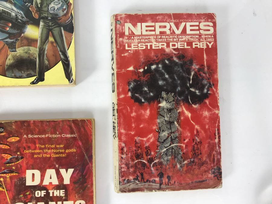 Collection Of Vintage Science Fiction Paperback Books And First Edition Hardcover Book 'Early Del Rey: Lester Del Rey' By Lester Del Rey [Photo 10]