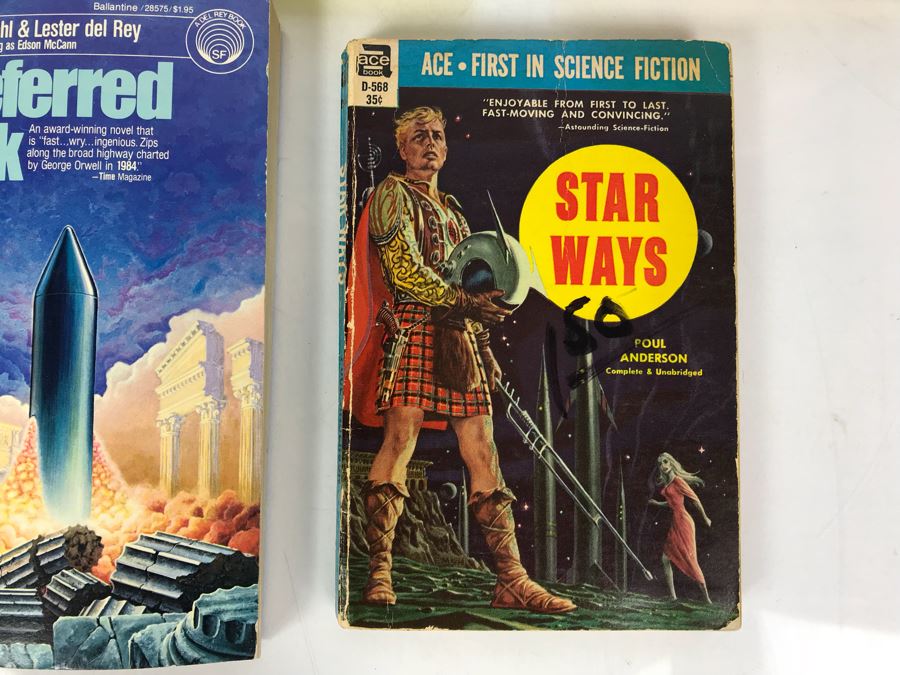 Collection Of Paperback Science Fiction Books - One Signed By Frederik Pohl [Photo 3]