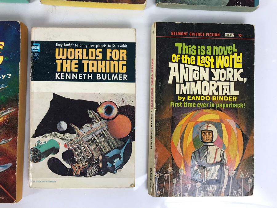 Collection Of Vintage Science Fiction Paperback Books [Photo 5]