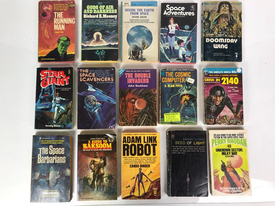 Collection Of Vintage Science Fiction Paperback Books [Photo 1]