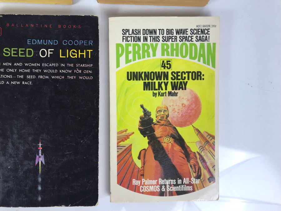 Collection Of Vintage Science Fiction Paperback Books [Photo 4]