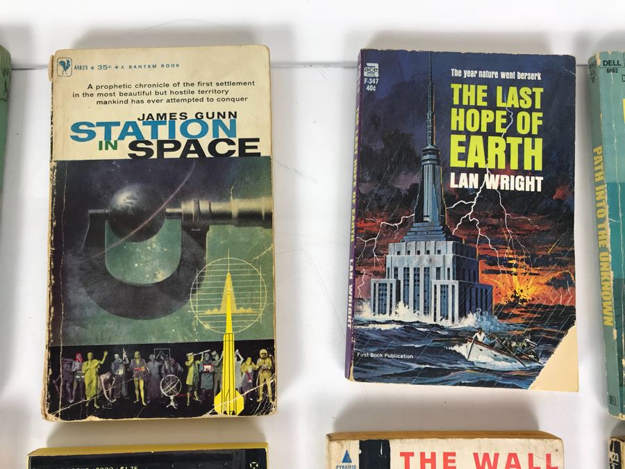 Collection Of Vintage Science Fiction Paperback Books [Photo 9]