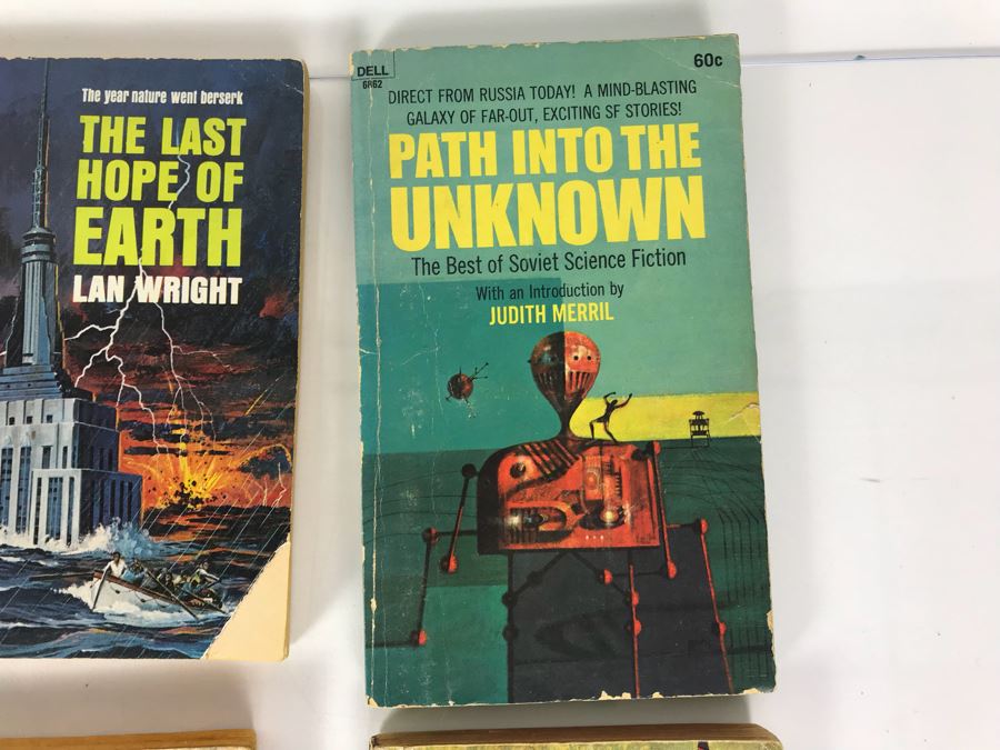 Collection Of Vintage Science Fiction Paperback Books [Photo 10]