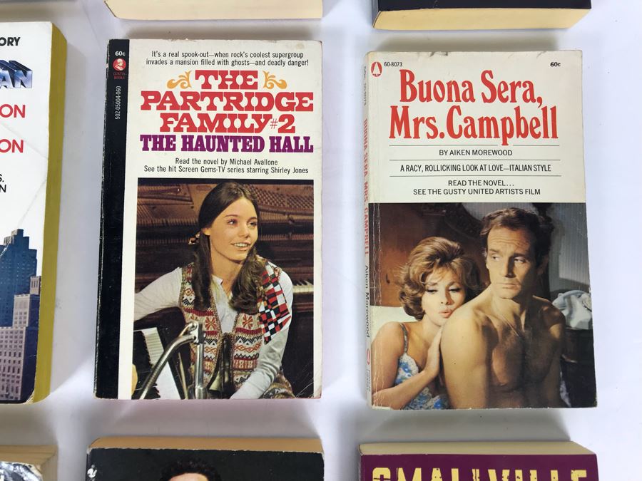 Collection Of Movie / TV Related Paperback Books [Photo 5]