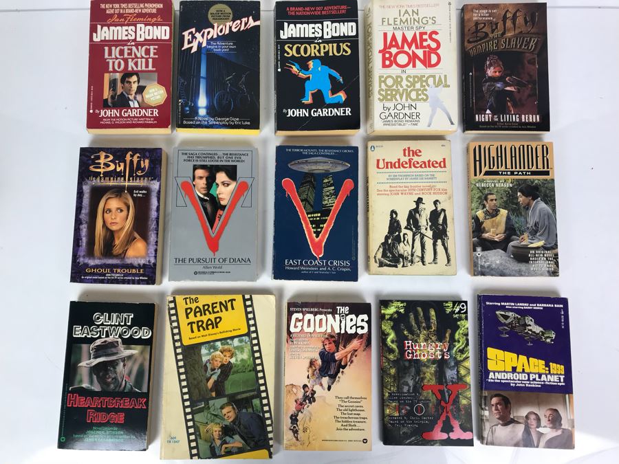 Collection Of Movie / TV Related Paperback Books [Photo 1]