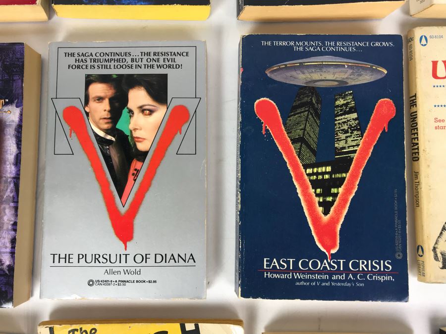 Collection Of Movie / TV Related Paperback Books [Photo 6]