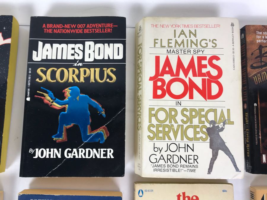 Collection Of Movie / TV Related Paperback Books [Photo 9]