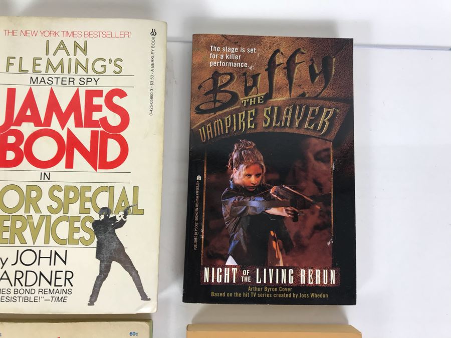 Collection Of Movie / TV Related Paperback Books [Photo 10]