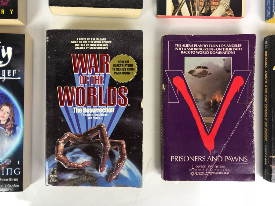 Collection Of Movie / TV Related Paperback Books [Photo 3]