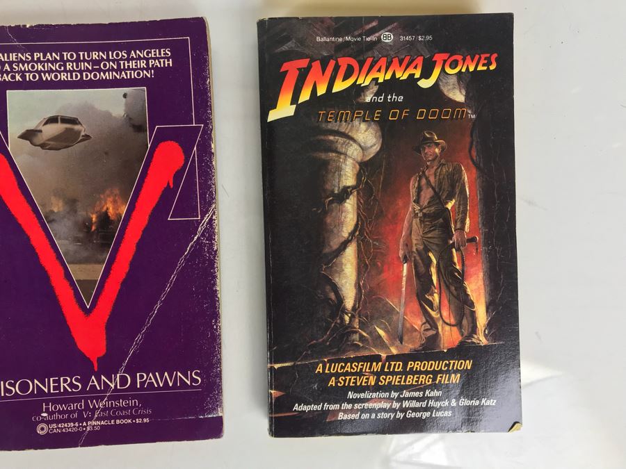 Collection Of Movie / TV Related Paperback Books [Photo 5]