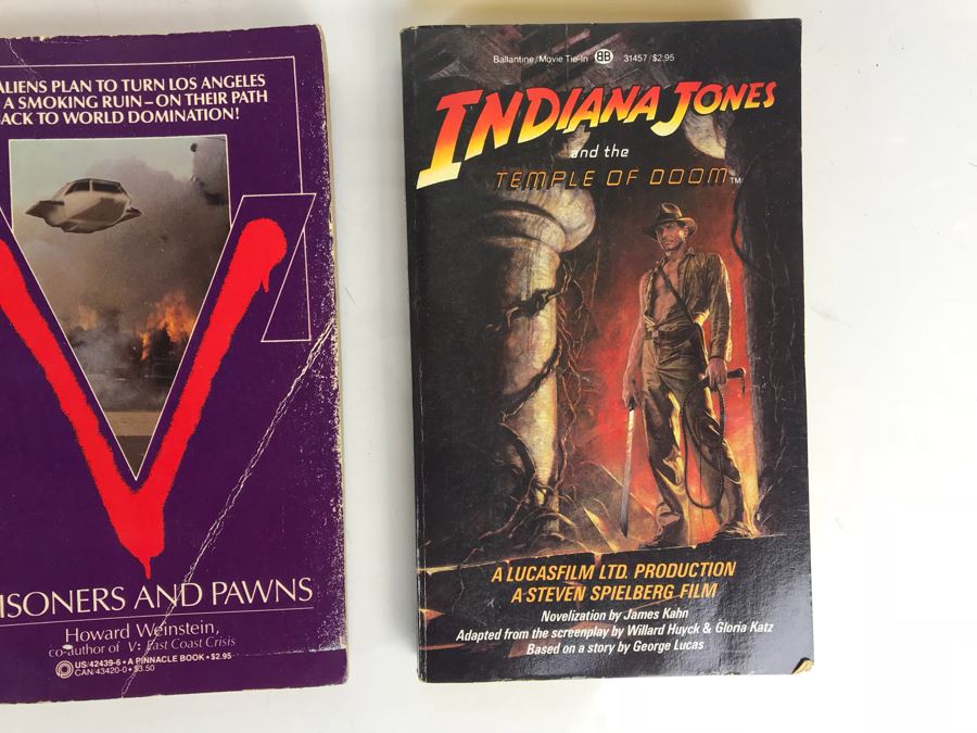 Collection Of Movie / TV Related Paperback Books [Photo 4]