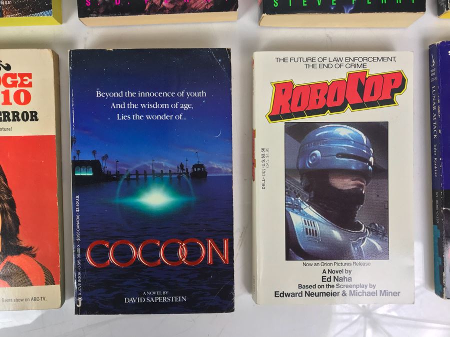 Collection Of Movie / TV Related Paperback Books [Photo 5]