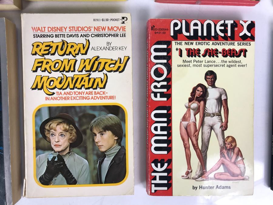 Collection Of Movie / TV Related Paperback Books [Photo 3]