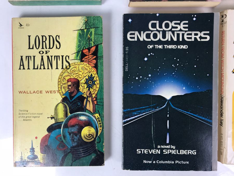 Collection Of Movie / TV Related Paperback Books [Photo 2]