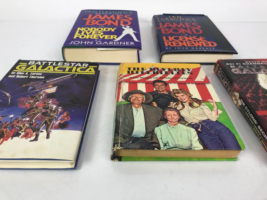 Set Of (5) Hardcover Books [Photo 6]