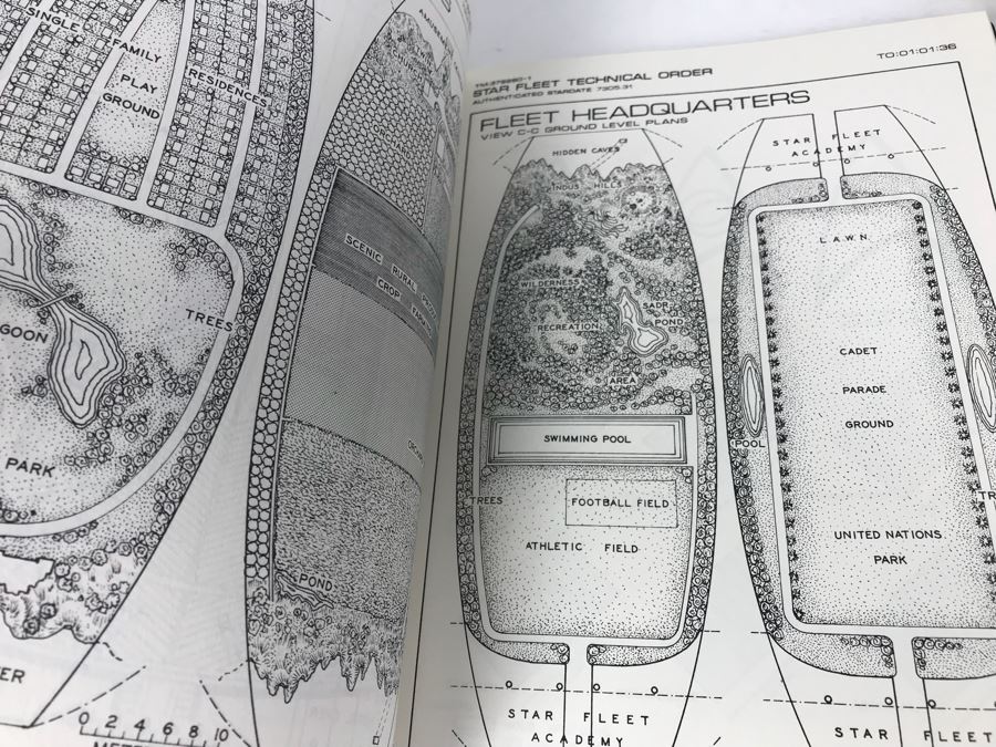 Pair Of Star Trek Star Fleet Technical Manuals Fully Illustrated [Photo 7]