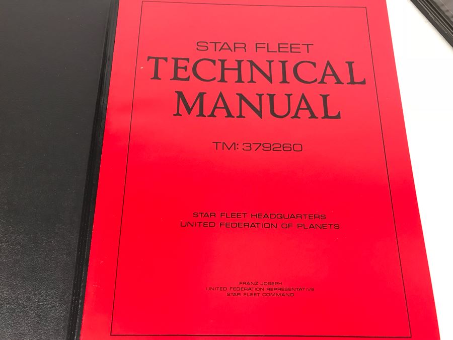 Pair Of Star Trek Star Fleet Technical Manuals Fully Illustrated [Photo 4]