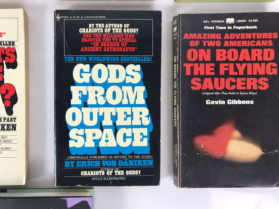 Collection Of UFO Related Paperback Books And (1) First Edition Hardcover Book 'First Contact' By Greg Costikyan [Photo 3]