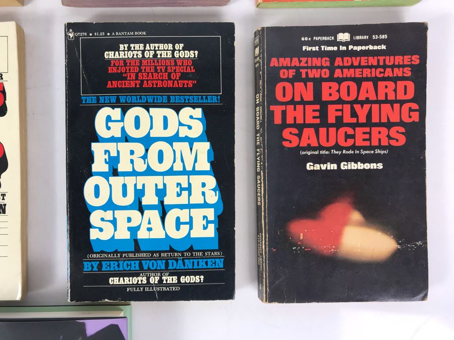 Collection Of UFO Related Paperback Books And (1) First Edition Hardcover Book 'First Contact' By Greg Costikyan [Photo 4]