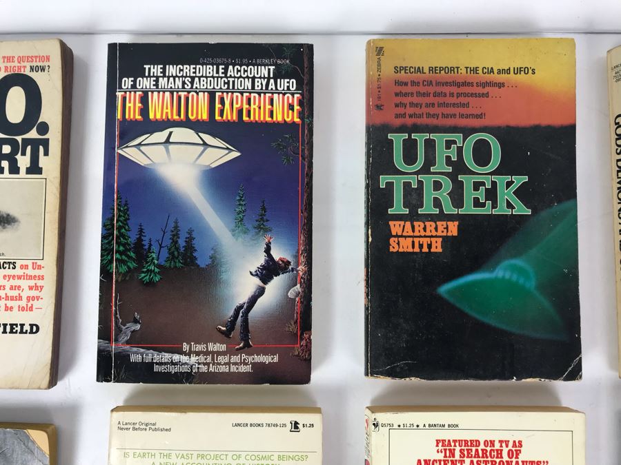 Collection Of UFO Related Paperback Books And (1) First Edition Hardcover Book 'First Contact' By Greg Costikyan [Photo 6]
