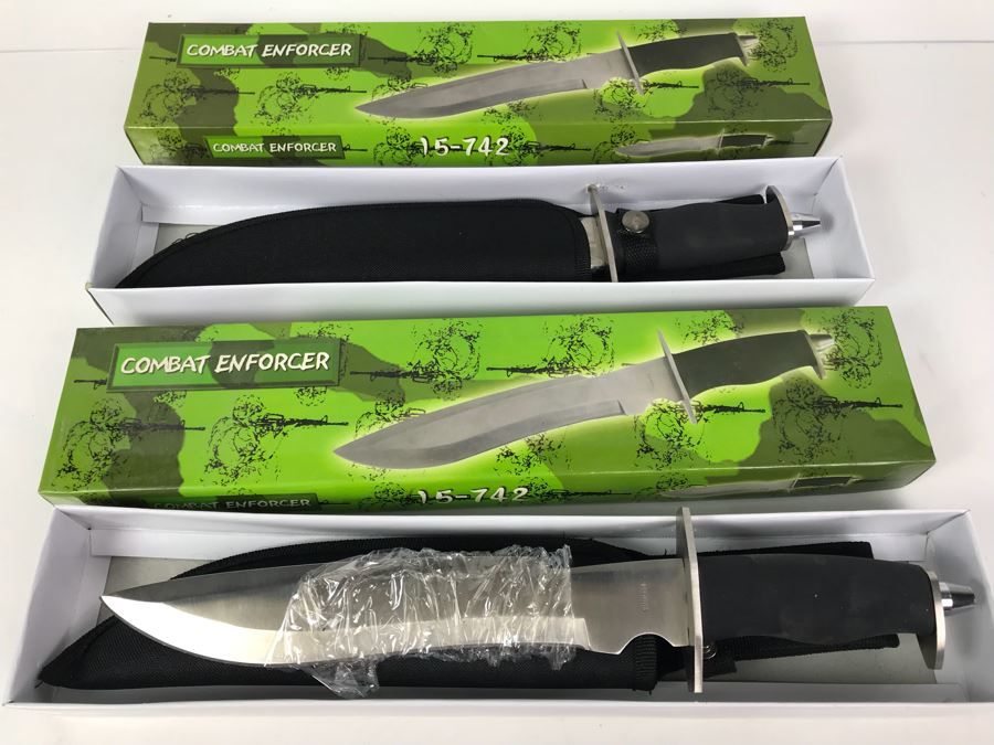 Pair Of Fantasy Knives Combat Enforcer 15-742 New Old Stock [Photo 1]