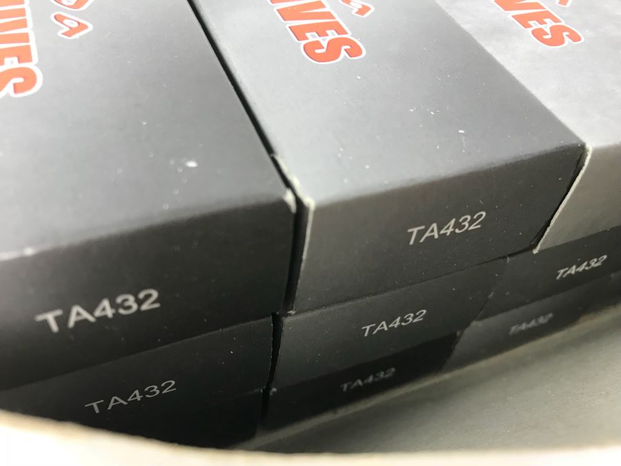 Box Of Barracuda Tactical Knives New Old Stock 12 Pieces TA432 [Photo 3]