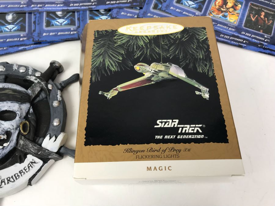 Disney Pirates Of The Caribbean Promotional Plaque, Star Trek Hallmark Ornament And Collection Of SONY DVD Magnets Of Close Encounters, The Dark Crystal, Labrinth, The Fifth Element [Photo 8]