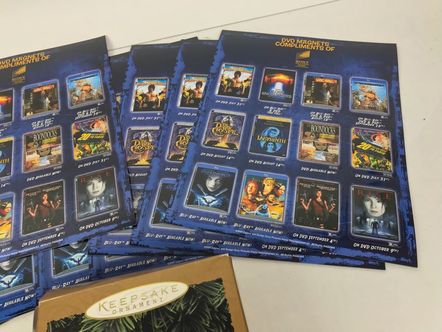 Disney Pirates Of The Caribbean Promotional Plaque, Star Trek Hallmark Ornament And Collection Of SONY DVD Magnets Of Close Encounters, The Dark Crystal, Labrinth, The Fifth Element [Photo 7]