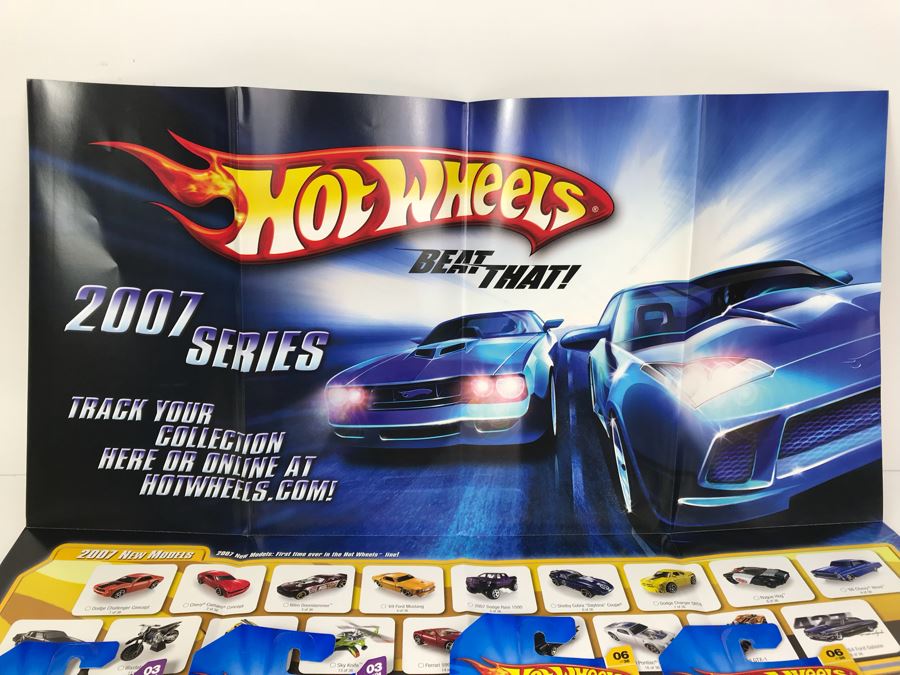 Hot Wheels Poster With (8) New Old Stock Hot Wheels Cars [Photo 10]
