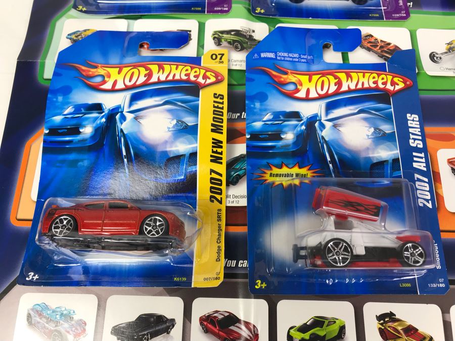 Hot Wheels Poster With (8) New Old Stock Hot Wheels Cars [Photo 6]